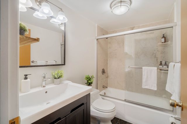 164 Galen St 64, Watertown, MA 02472