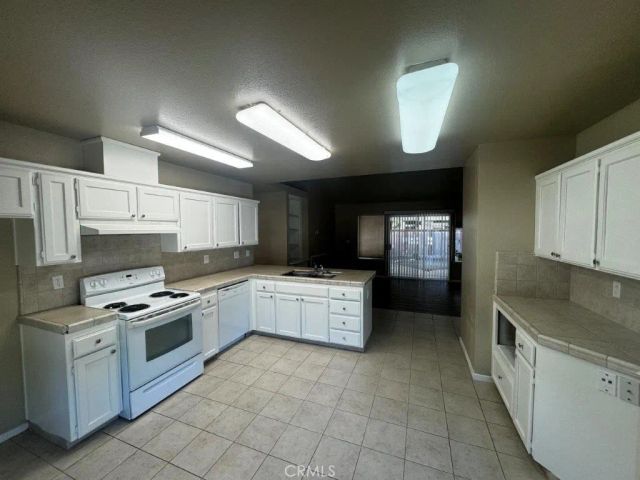 7117 N Antioch, Fresno, CA 93722
