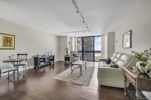 271-10 Grand Central Pkwy 27 Y, Floral Park, NY 11005