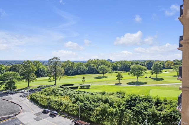 271-10 Grand Central Pkwy 27 Y, Floral Park, NY 11005