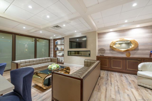 271-10 Grand Central Pkwy 27 Y, Floral Park, NY 11005