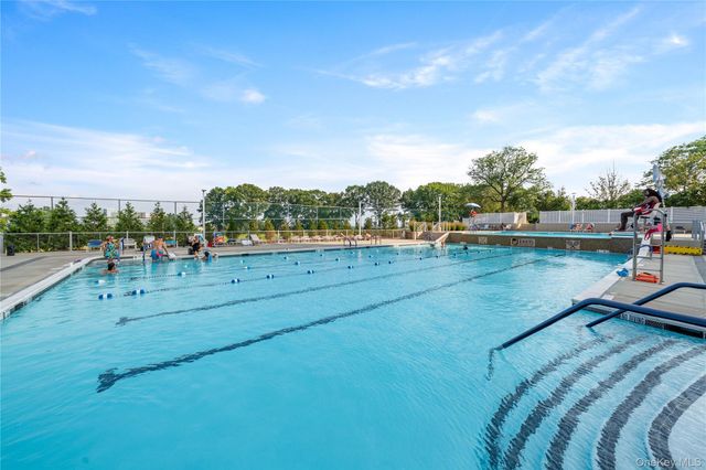 271-10 Grand Central Pkwy 27 Y, Floral Park, NY 11005