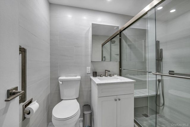 271-10 Grand Central Pkwy 27 Y, Floral Park, NY 11005