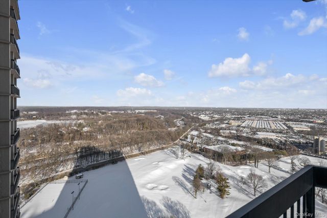 271-10 Grand Central Pkwy 27 Y, Floral Park, NY 11005