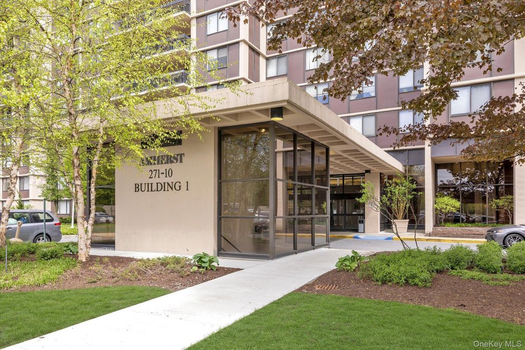 271-10 Grand Central Pkwy 27 Y, Floral Park, NY 11005