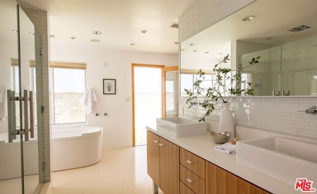 9229 Robin Drive, West Hollywood, CA 90069