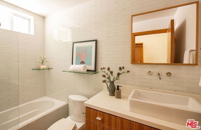 9229 Robin Drive, West Hollywood, CA 90069