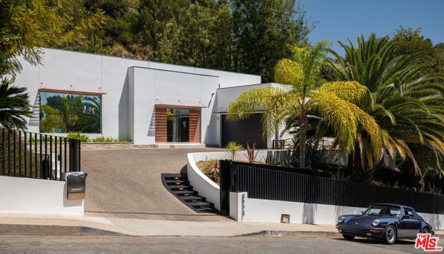 9229 Robin Drive, West Hollywood, CA 90069