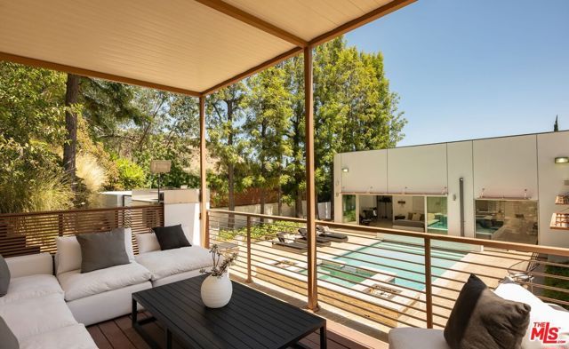 9229 Robin Drive, West Hollywood, CA 90069
