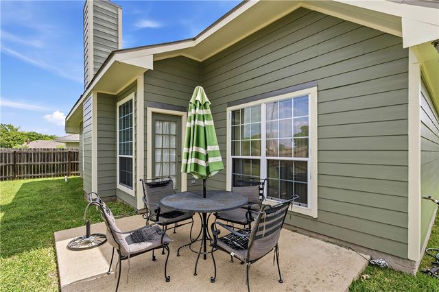 1023 Fallbrook Loop, College Station, TX 77845