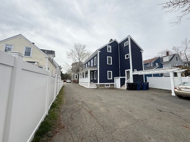 11 Barton St, Salem, MA 01970