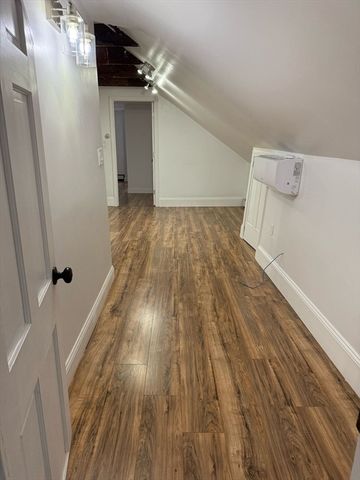 11 Barton St, Salem, MA 01970