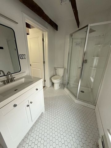 11 Barton St, Salem, MA 01970