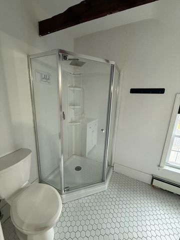 11 Barton St, Salem, MA 01970