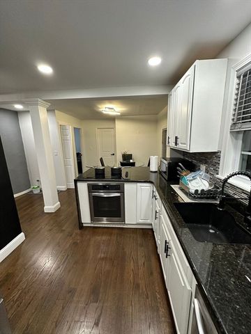 11 Barton St, Salem, MA 01970