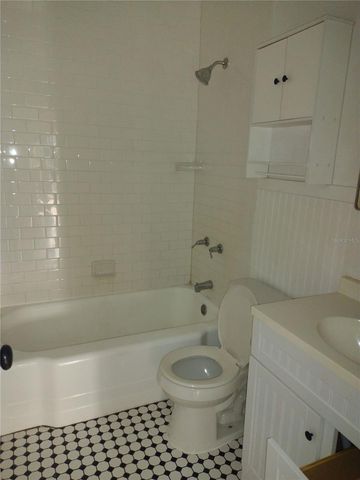 320 S 4TH STREET, Leesburg, FL 34748