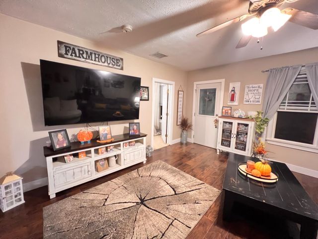 115 W 2nd Street, Freistatt, MO 65654