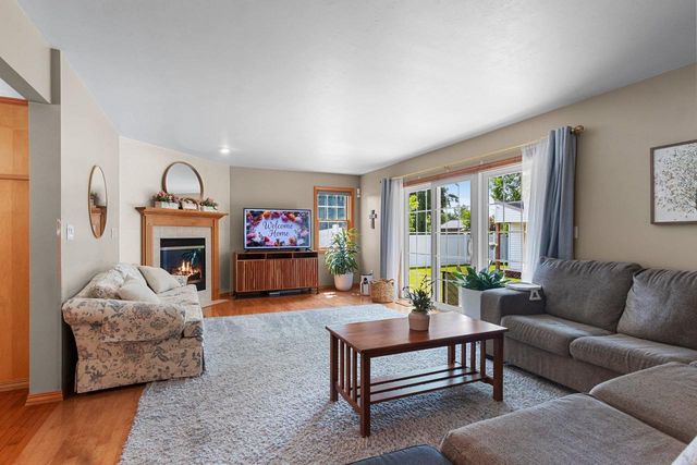 2098 S ROCK RIVER CIRCLE, De Pere, WI 54115