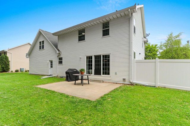 2098 S ROCK RIVER CIRCLE, De Pere, WI 54115