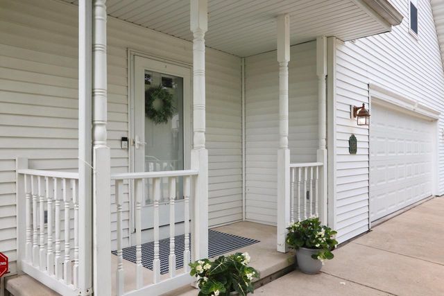 2098 S ROCK RIVER CIRCLE, De Pere, WI 54115