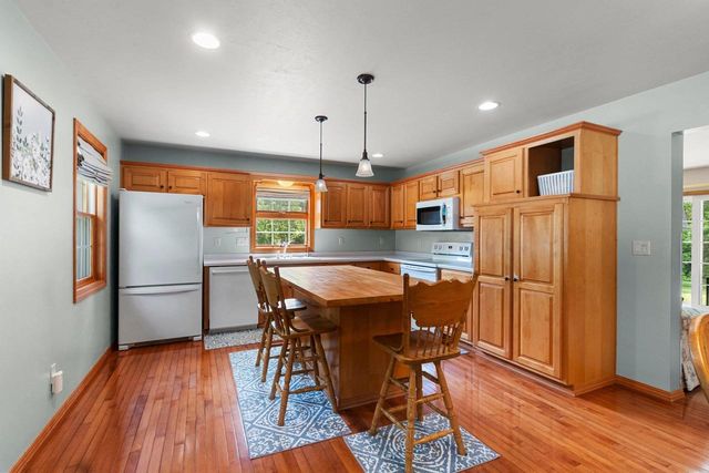2098 S ROCK RIVER CIRCLE, De Pere, WI 54115