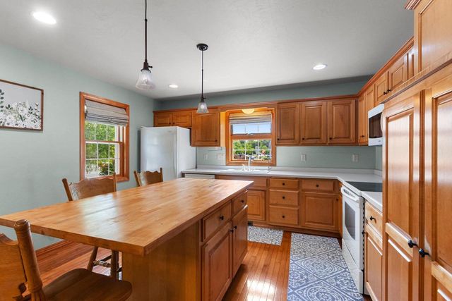 2098 S ROCK RIVER CIRCLE, De Pere, WI 54115
