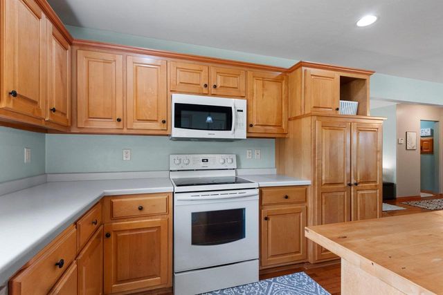 2098 S ROCK RIVER CIRCLE, De Pere, WI 54115