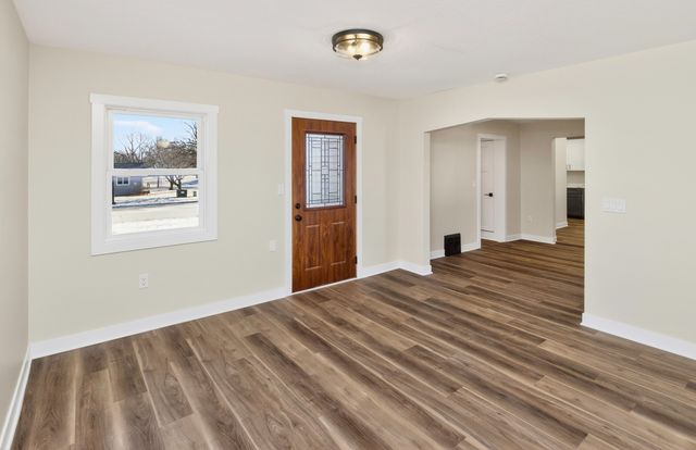 606 1st Avenue S, Altoona, IA 50009