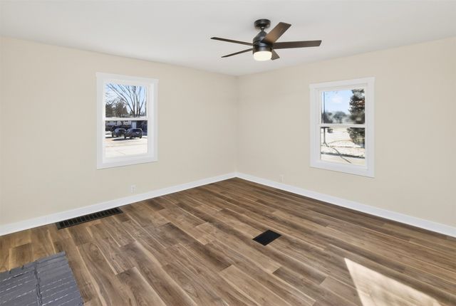 606 1st Avenue S, Altoona, IA 50009