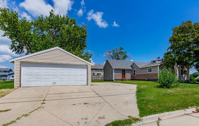 606 1st Avenue S, Altoona, IA 50009