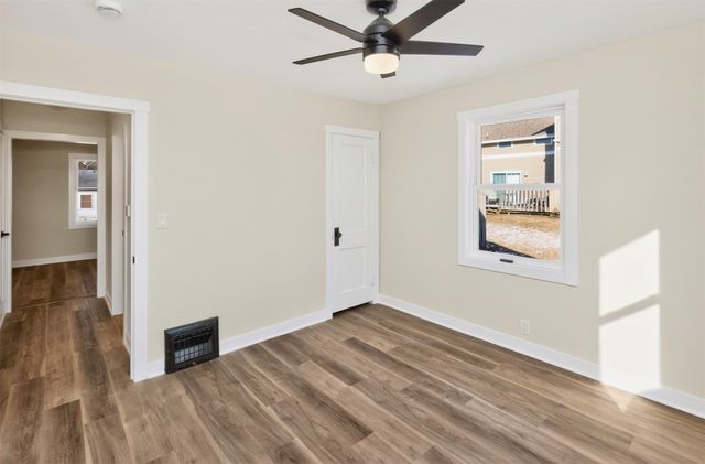 606 1st Avenue S, Altoona, IA 50009