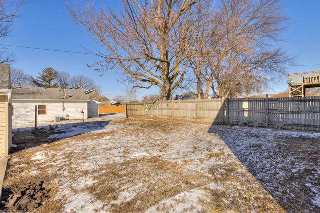 606 1st Avenue S, Altoona, IA 50009