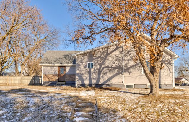 606 1st Avenue S, Altoona, IA 50009