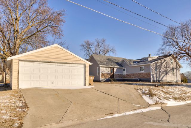 606 1st Avenue S, Altoona, IA 50009