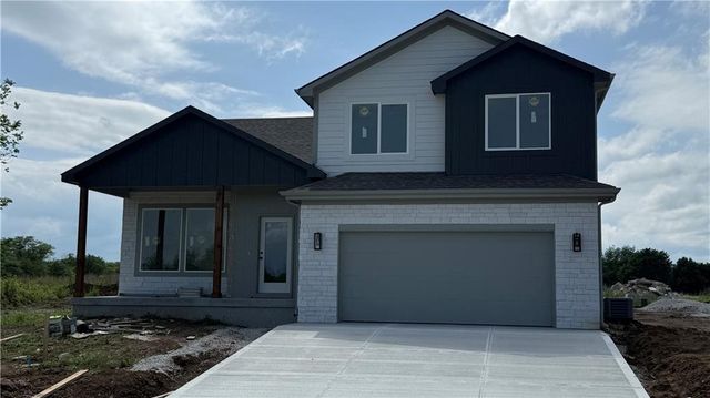 2200 SE Oak Ridge Drive, Oak Grove, MO 64075
