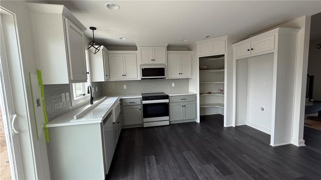 2200 SE Oak Ridge Drive, Oak Grove, MO 64075