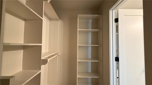 2200 SE Oak Ridge Drive, Oak Grove, MO 64075