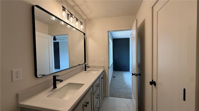 2200 SE Oak Ridge Drive, Oak Grove, MO 64075