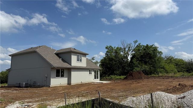 2200 SE Oak Ridge Drive, Oak Grove, MO 64075