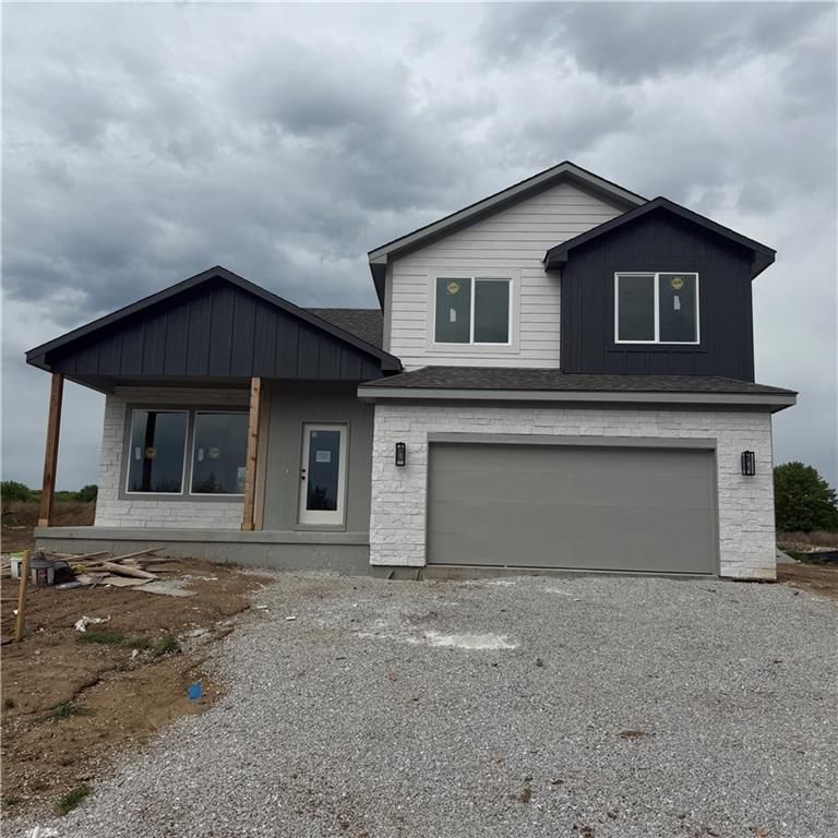 2200 SE Oak Ridge Drive, Oak Grove, MO 64075