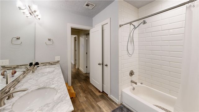 1416 S College Avenue, Fayetteville, AR 72701
