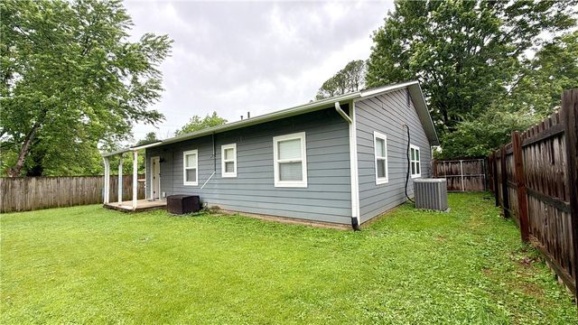 1416 S College Avenue, Fayetteville, AR 72701