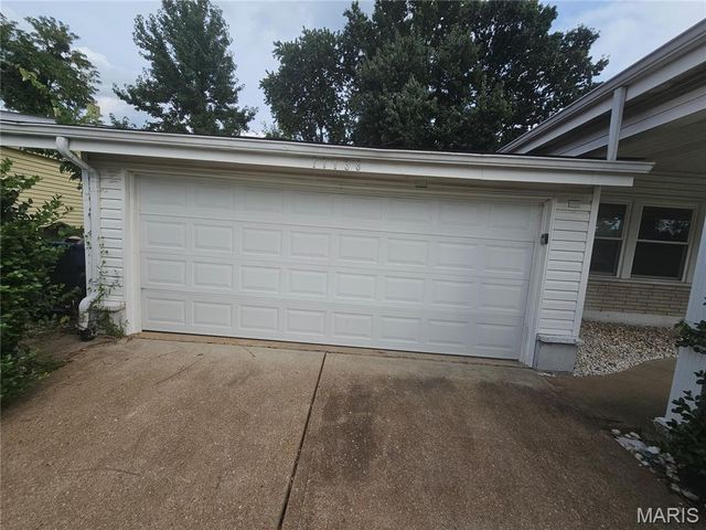 11138 Landseer Drive, St Louis, MO 63136