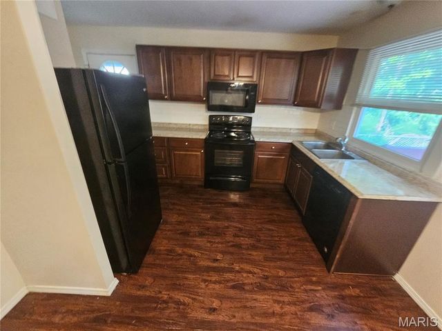 11138 Landseer Drive, St Louis, MO 63136