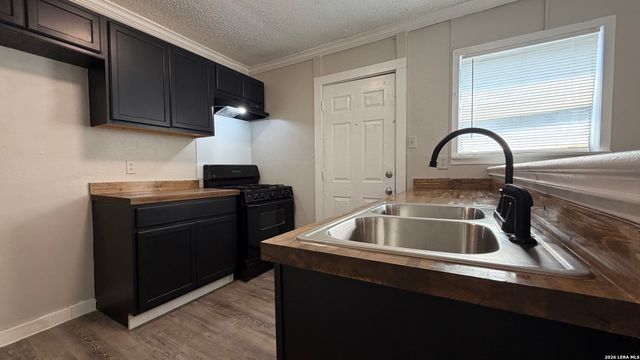 325 E French, San Antonio, TX 78212