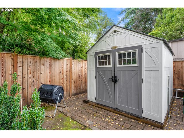 3810 Se TOLMAN St, Portland, OR 97202