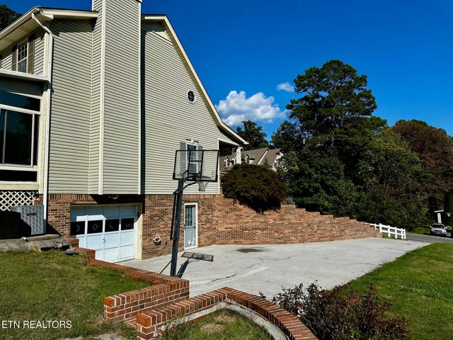 511 Emerald Ave, Kodak, TN 37764