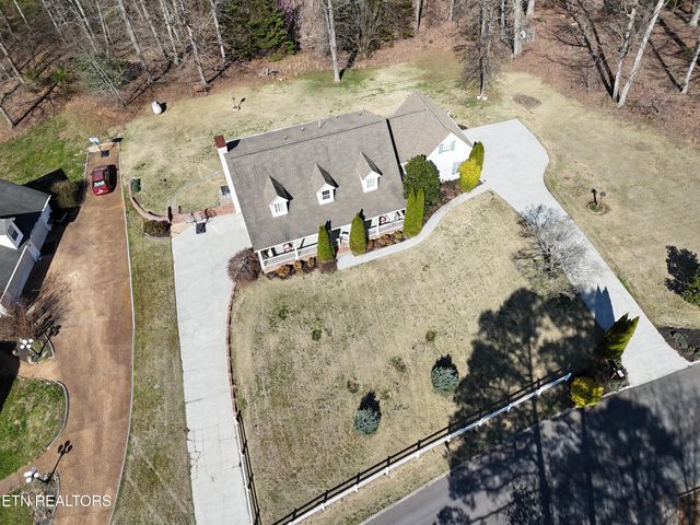 511 Emerald Ave, Kodak, TN 37764