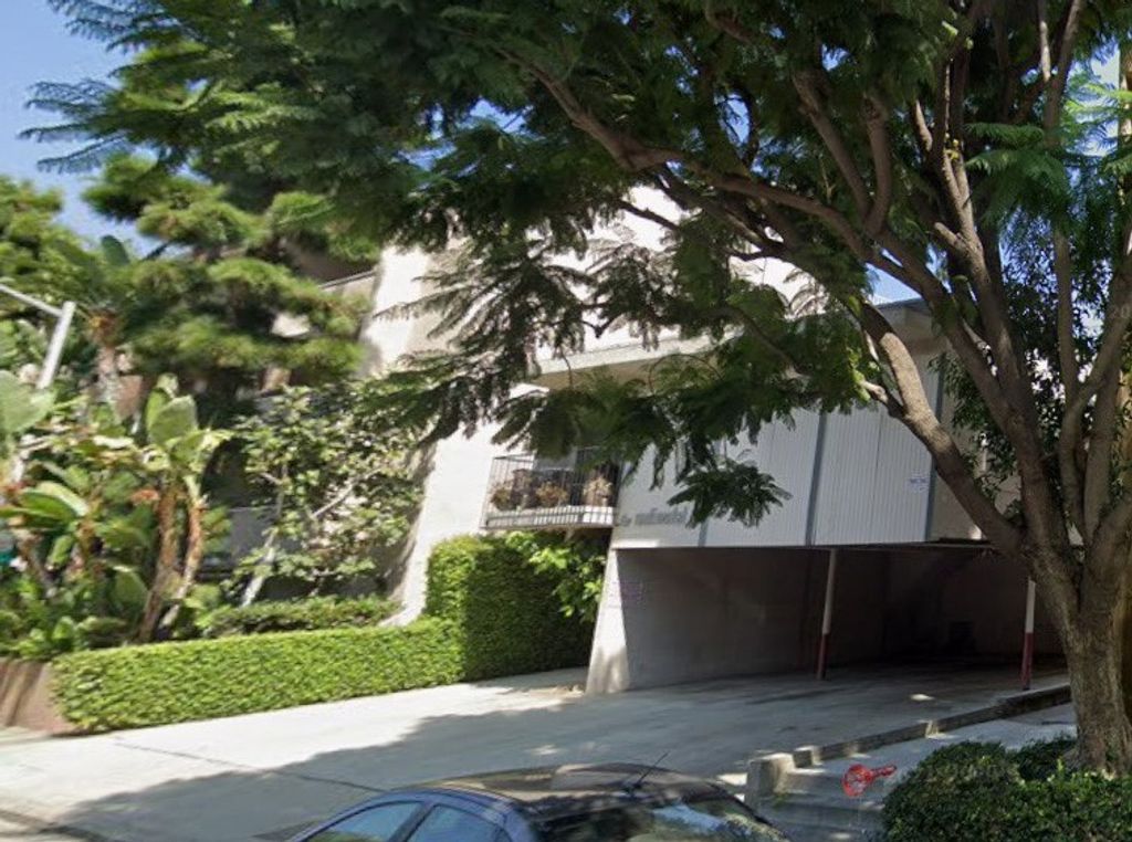 714 N Knoll Drive, West Hollywood, CA 90069