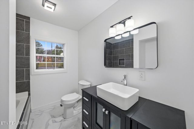 425 Cumberland Ave, Athens, TN 37303